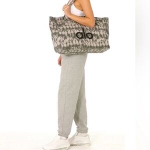 ALO Yoga Black and Gray Women's Tote Bag